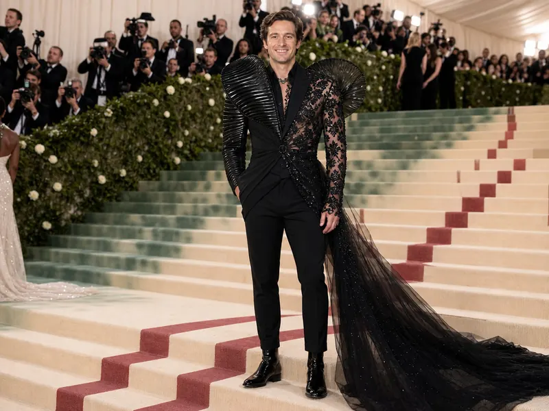 Met Gala Steps — solo